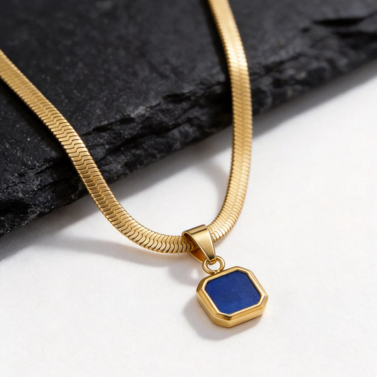 Léo | Collier Pendentif Pierre Naturelle Carrée